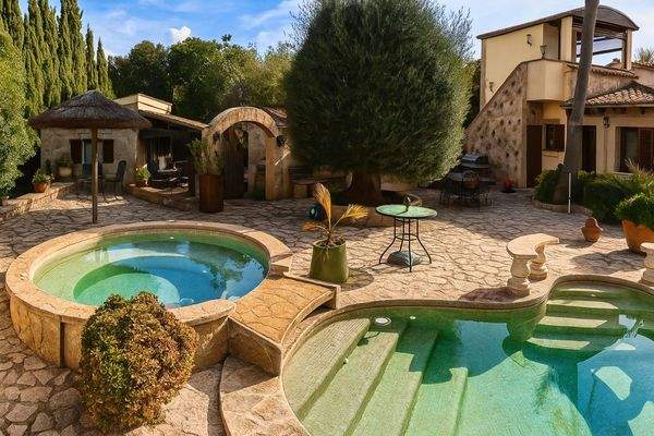 Blick auf Haus und Gästehaus