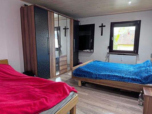 Schlafzimmer 2.OG links