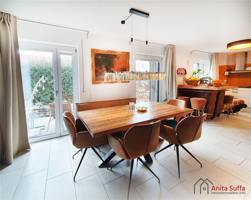 Essbereich mit Blick in die Küche