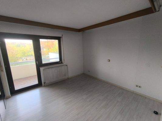 Zimmer mit Balkon.jpg