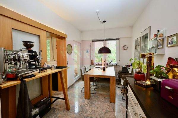 Küche mit Essbereich u. Zugang zur Loggia sowie Wo