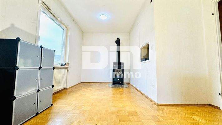 WE2 OG Wohn / Esszimmer / Zugang Balkon / Kamin