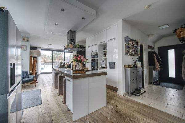 Küche mit Blick zum Hauseingang