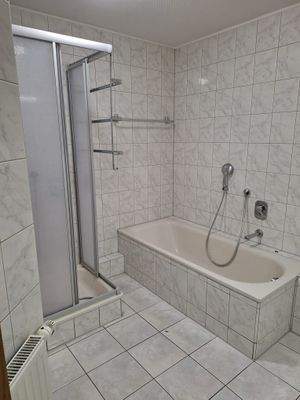 DG 1 Bad- Dusche.jpg