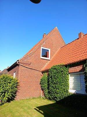 Rückansicht mit Anbau i.d. Morgensonne