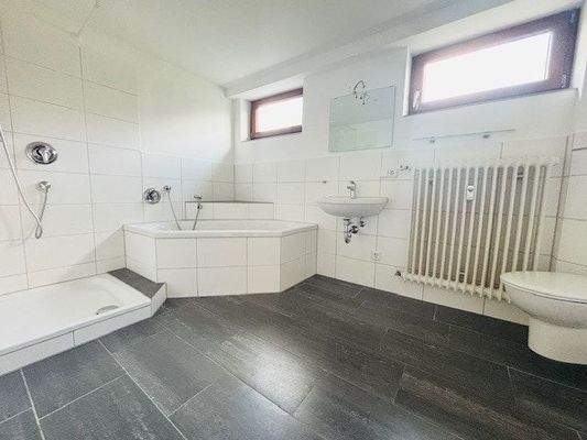 Tageslichtbadezimmer UG