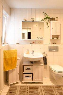 Das Tageslichtbad mit Wanne