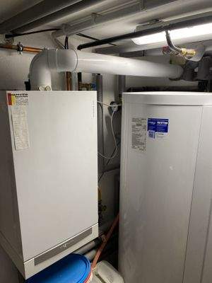 Gasheizung samt Speicher / Keller