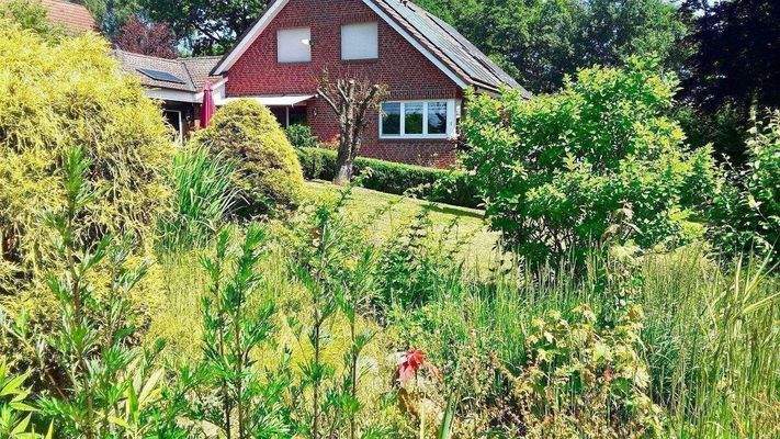 exklusiv mit zauberhaften Grundstück