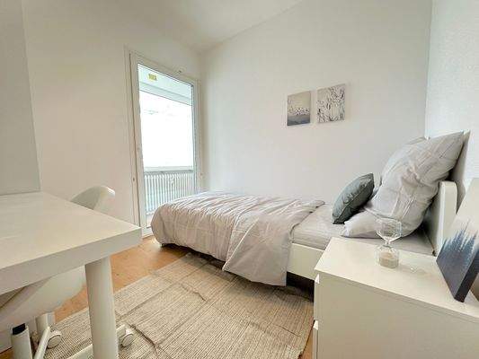 Helles WG-Zimmer mit Balkon