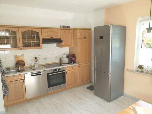 EG Küche mit moderner EBK