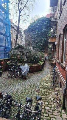 9 Ausblick in den Innenhof.jpeg