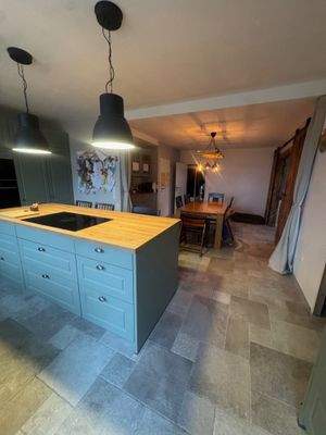 Küche mit Kochinsel.jpeg