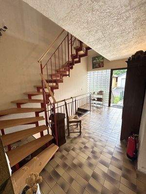 Der Eingangsbereich Treppe zum OG und zum Keller