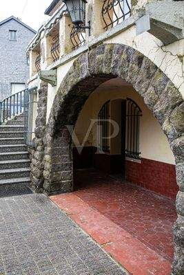 Bruchstein-Rundbogen