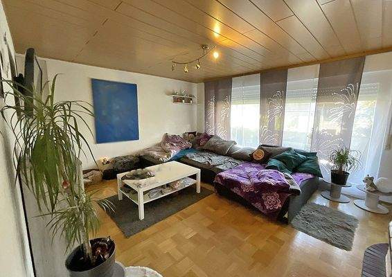 Helles Wohnzimmer im Erdgeschoss