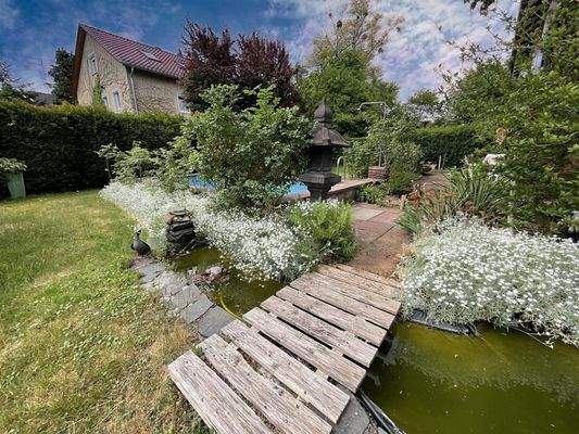 schön angelegter Garten