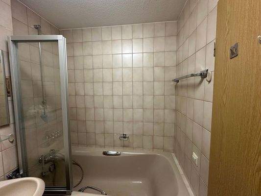 Seniorenbad mit Dusche