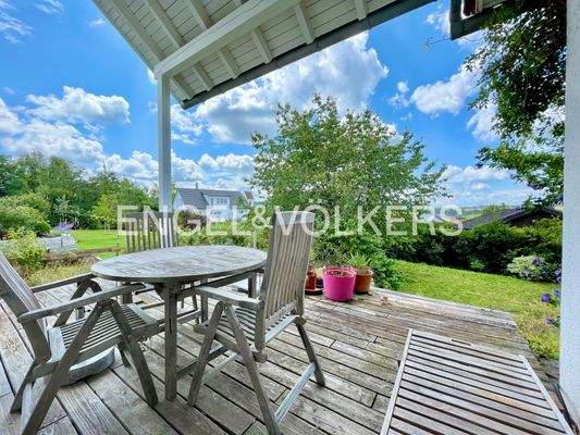 EG: Terrasse mit Süd-Westausrichtung