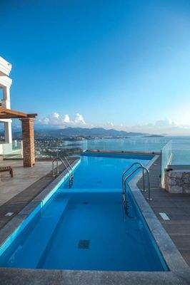 Kreta, Ammoudara bei Agios Nikolaos: Hochexklusive fünf-Schlafzimmer-Villa mit traumhafter Aussicht