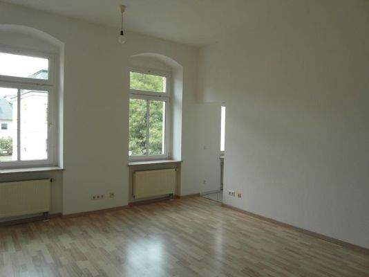 Wohnbereich mit Blick zum Durchgang 