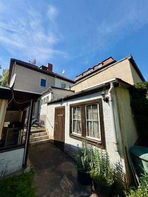 Rückansicht mit Schuppen