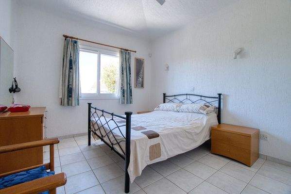 680742-detached-villa-for-sale-in-kato-paphos-univ