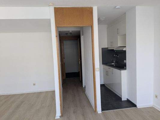 Wohnraum Blickrichtung Flur.jpg