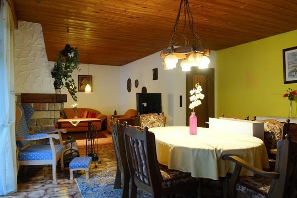 weitere Ansicht vom Esszimmer ins Wohnzimmer