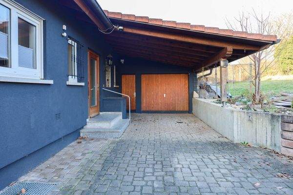 Zufahrt und Garage Erdgeschoss