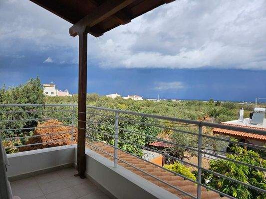 Kreta, Chersonisos: Große Villa am Dorfrand zu verkaufen