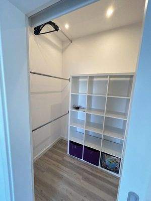 Begehbarer Kleiderschrank