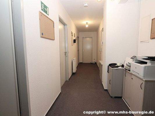 Bild 12 Büro Dachgeschoss Flur