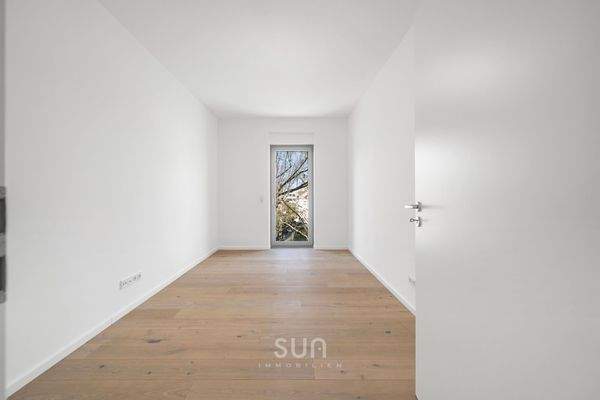 Helles Büro/Kinderzimmer