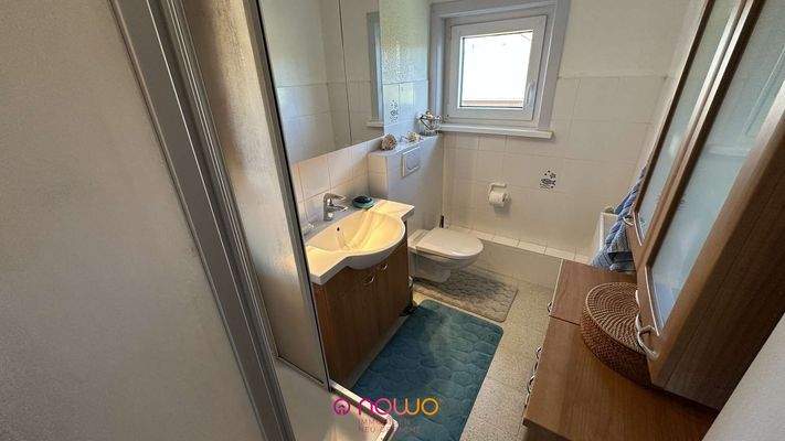 Badezimmer mit Dusche