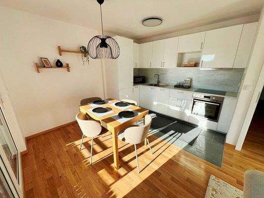 Küche mit Essbereich