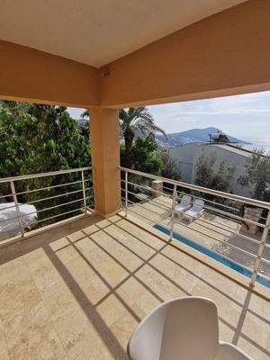 Balkon zum Garten/Pool