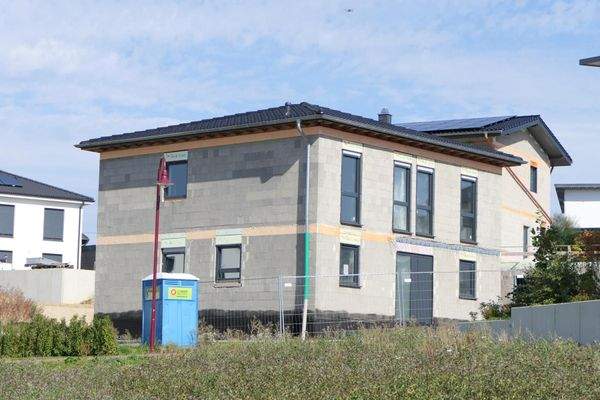 Blick von Westen auf das Wohnhaus