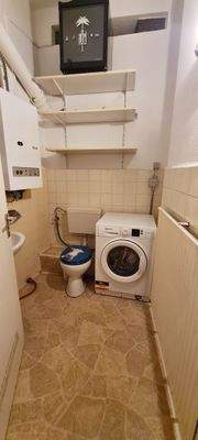 Gäste - WC mit Waschmaschinenplatz