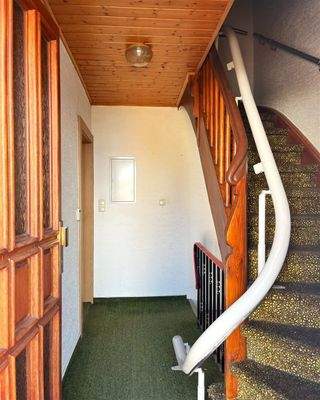 Eingangsbereich & Treppenaufgang