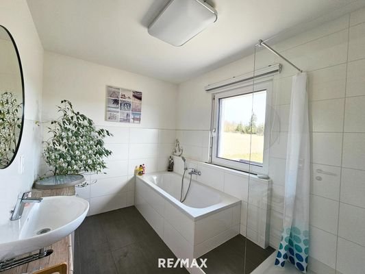 15 OG Badezimmer