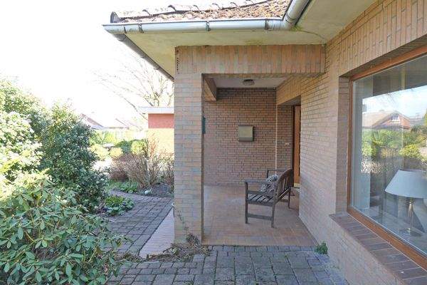 Hauseingang mit Terrasse