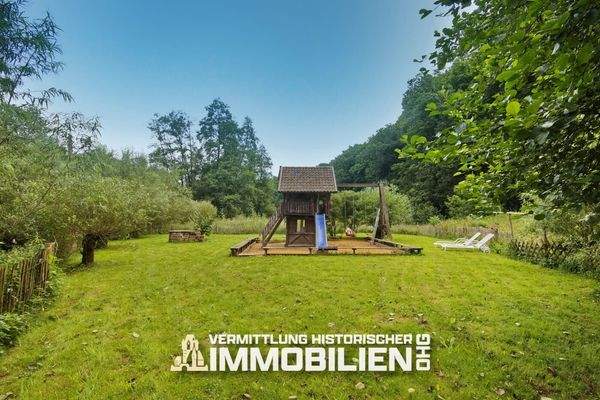 landhaus-eifel-alleinlage-garten-kinderspielhaus