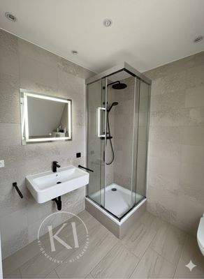 Badezimmer; KI-generierte Einrichtung