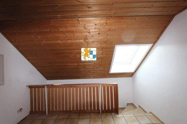 Treppenhaus zum Dachgeschoss