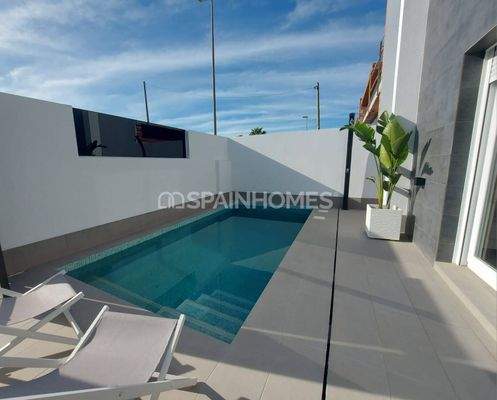 Contemporary Bungalows with Private Pools in Roldán, Murcia