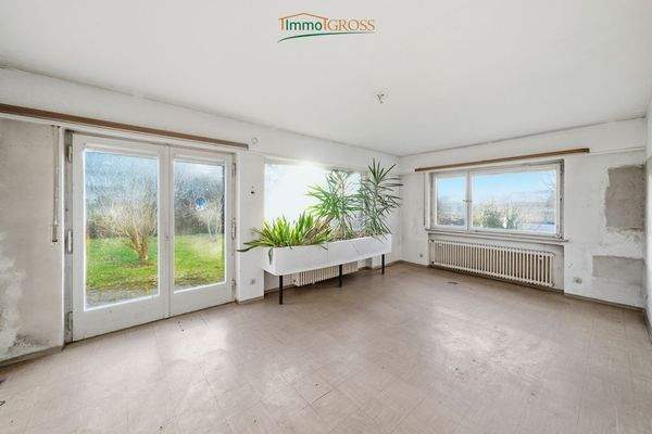 EG - Wohnzimmer mit Zugang zur Terrasse