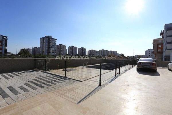 Flat in a Complex with Pool Near Antalya City Hospital in Kepez