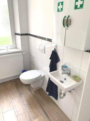 F6D6C805-E1B0-41FE-AA8B-7D960C