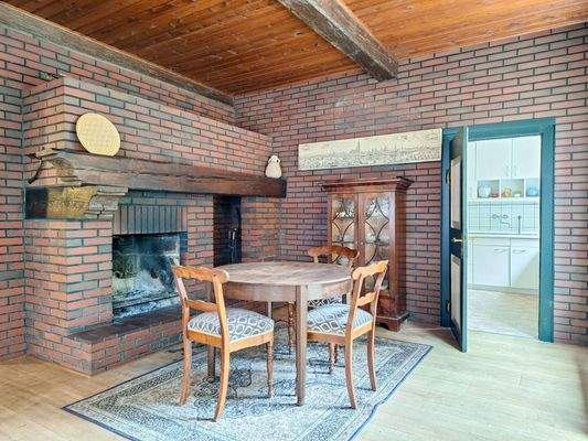 Kamin mit Blick zur Küche